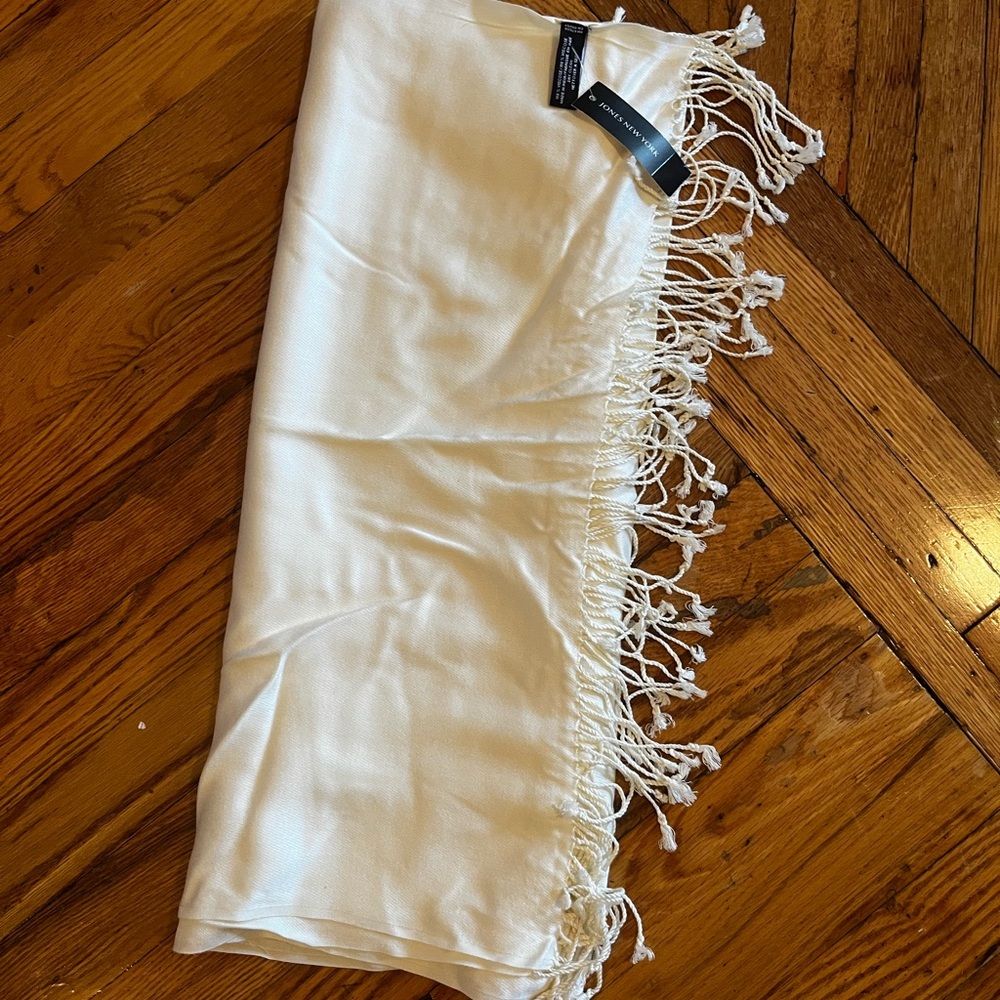 NWT Jones New York Cream Fringe Scarf